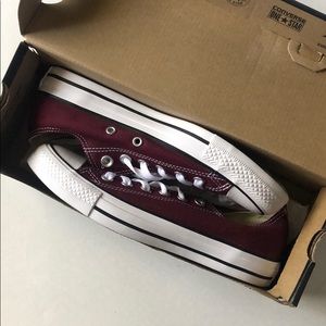 ♥️BRAND NEW BURGANDY CONVERSE♥️ PRICE IS FIRM